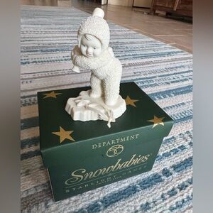 Snowbabies “batter up” Department 56 White Figurine with box